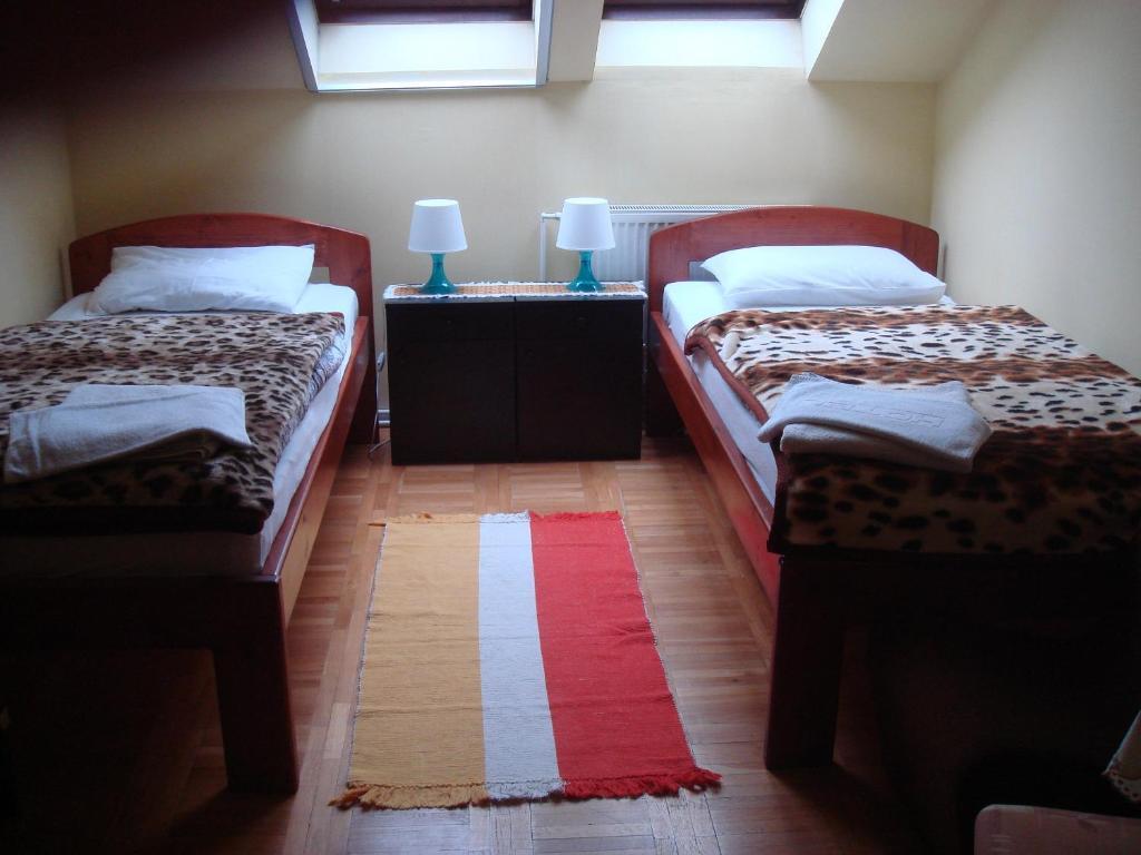Roza Hotel Es Apartmanhaz Естерґом Номер фото