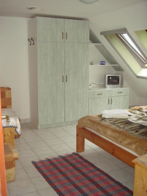 Roza Hotel Es Apartmanhaz Естерґом Номер фото