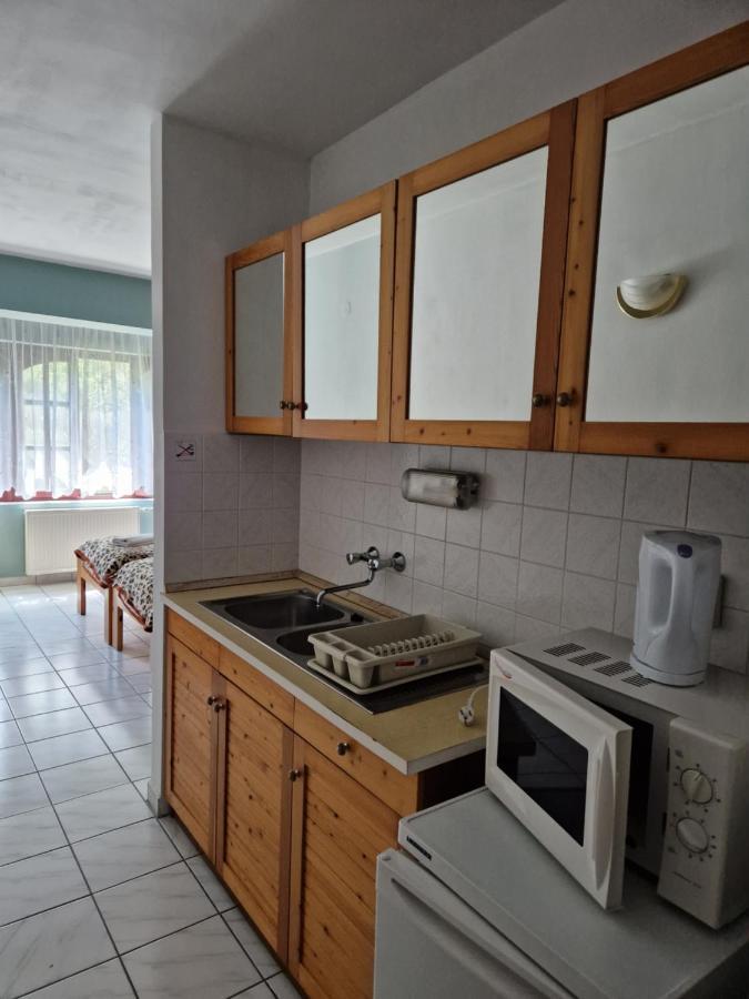 Roza Hotel Es Apartmanhaz Естерґом Екстер'єр фото