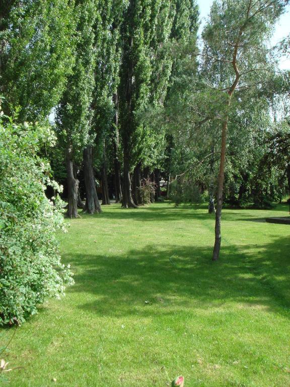 Roza Hotel Es Apartmanhaz Естерґом Екстер'єр фото