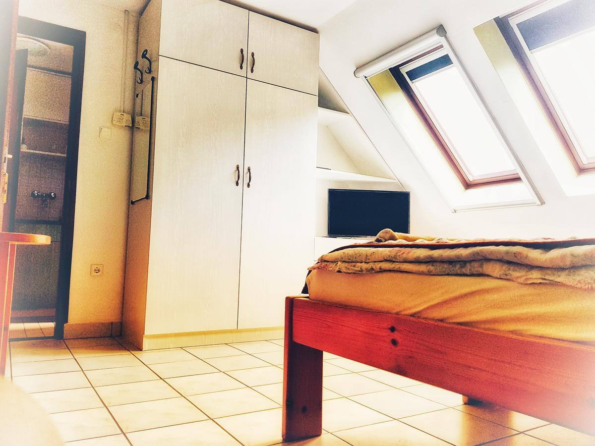 Roza Hotel Es Apartmanhaz Естерґом Екстер'єр фото