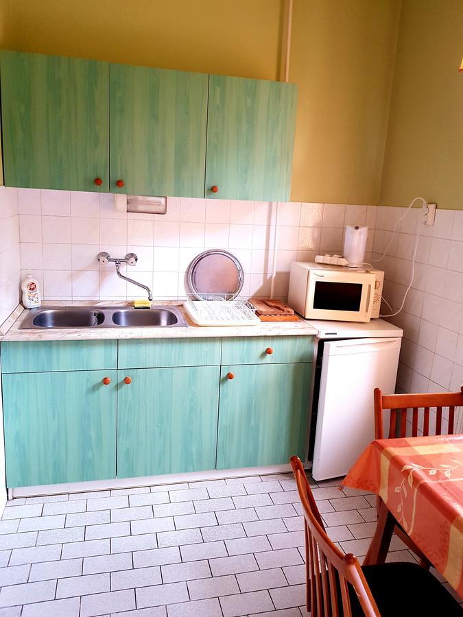 Roza Hotel Es Apartmanhaz Естерґом Екстер'єр фото