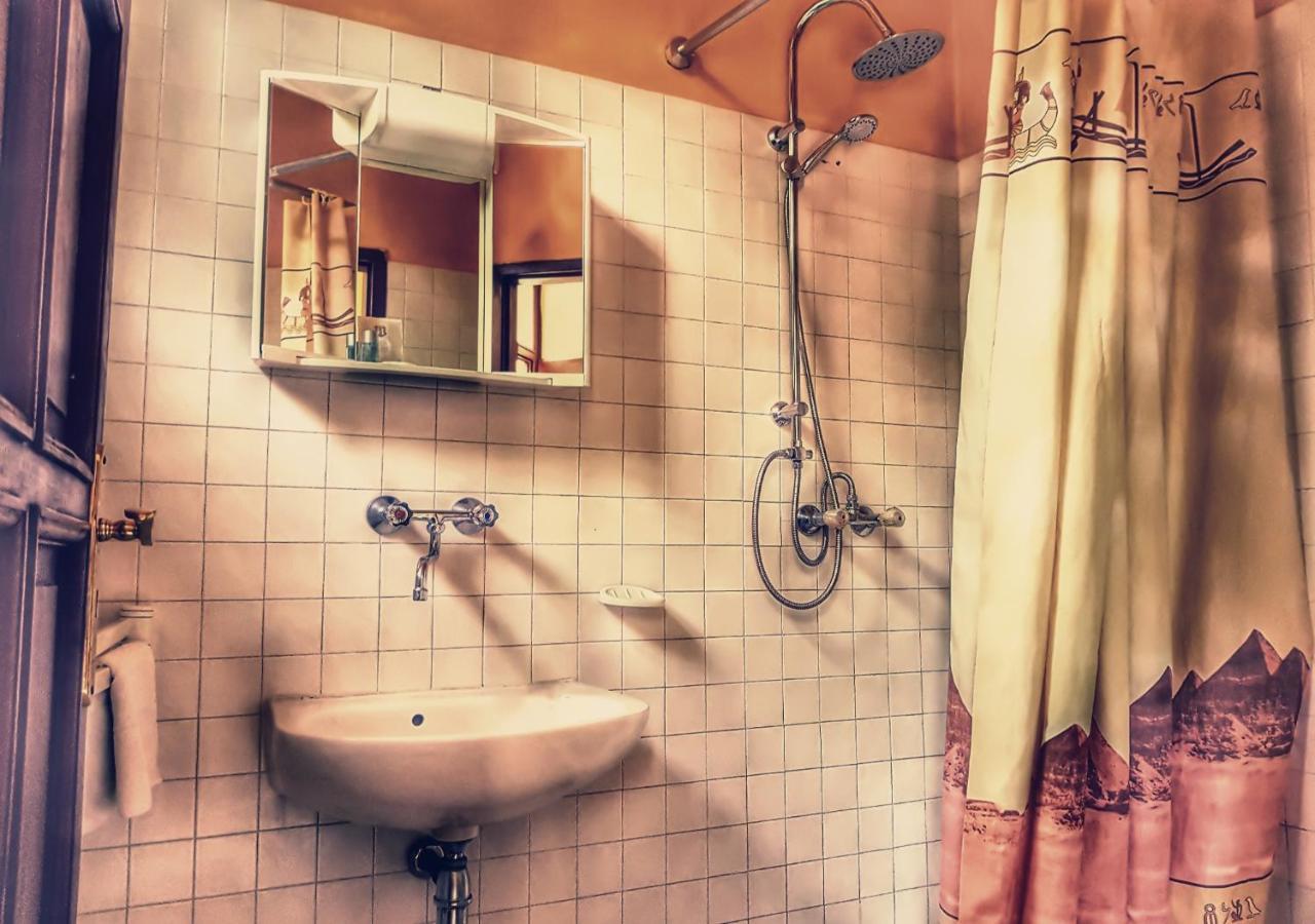 Roza Hotel Es Apartmanhaz Естерґом Екстер'єр фото